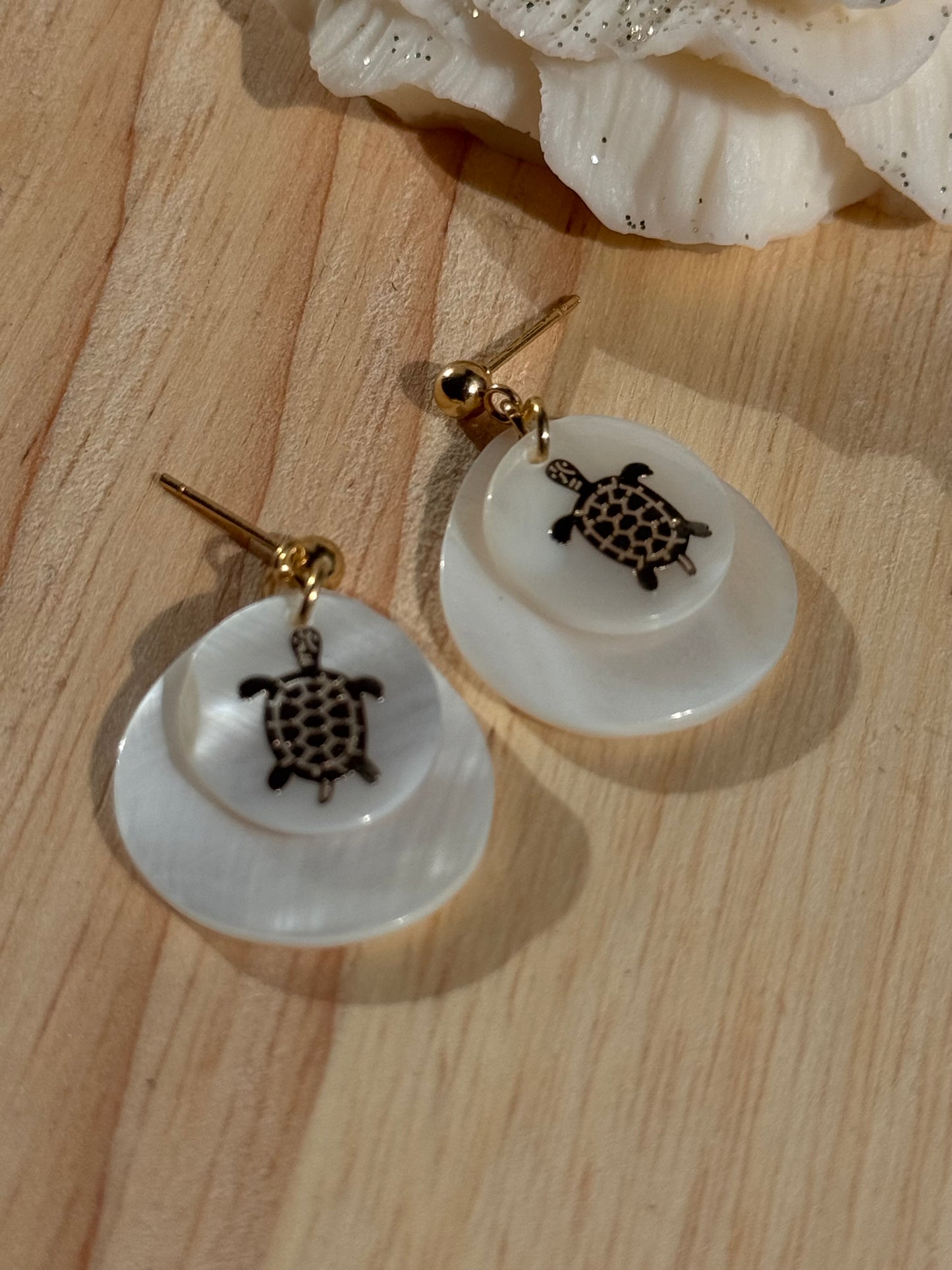 62. Boucles d'Oreilles Pendantes en Acier Inoxydable Doré - Nacre motif tortue