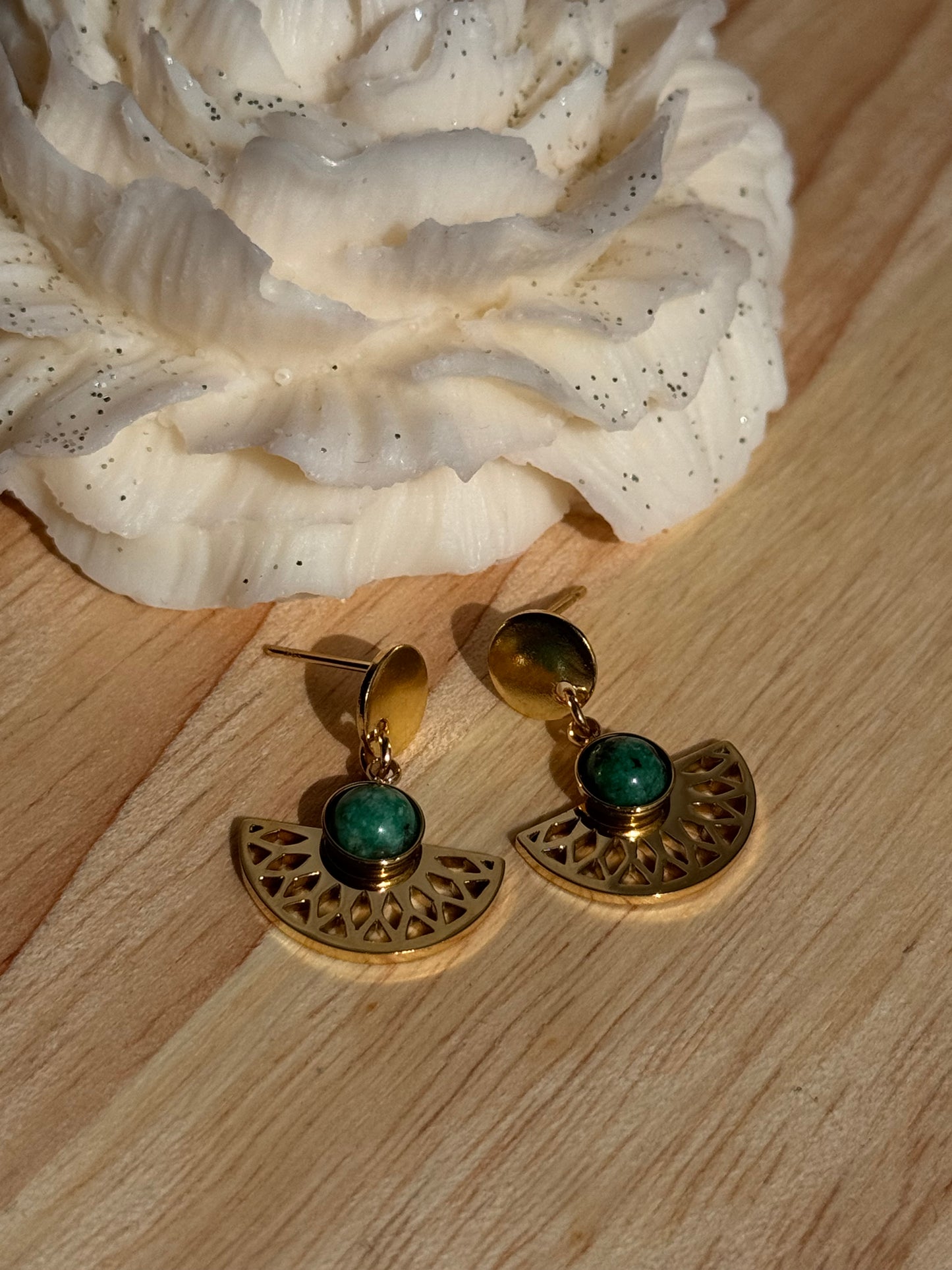 112. Boucles d'Oreilles Pendantes en Acier Inoxydable Doré - Perle de Jaspe sésame et éventail doré