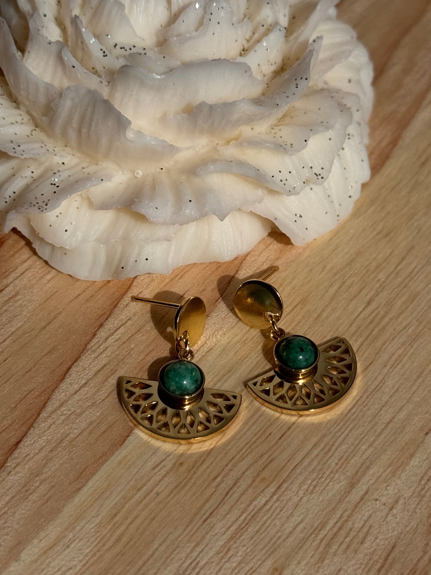 112. Boucles d'Oreilles Pendantes en Acier Inoxydable Doré - Perle de Jaspe sésame et éventail doré