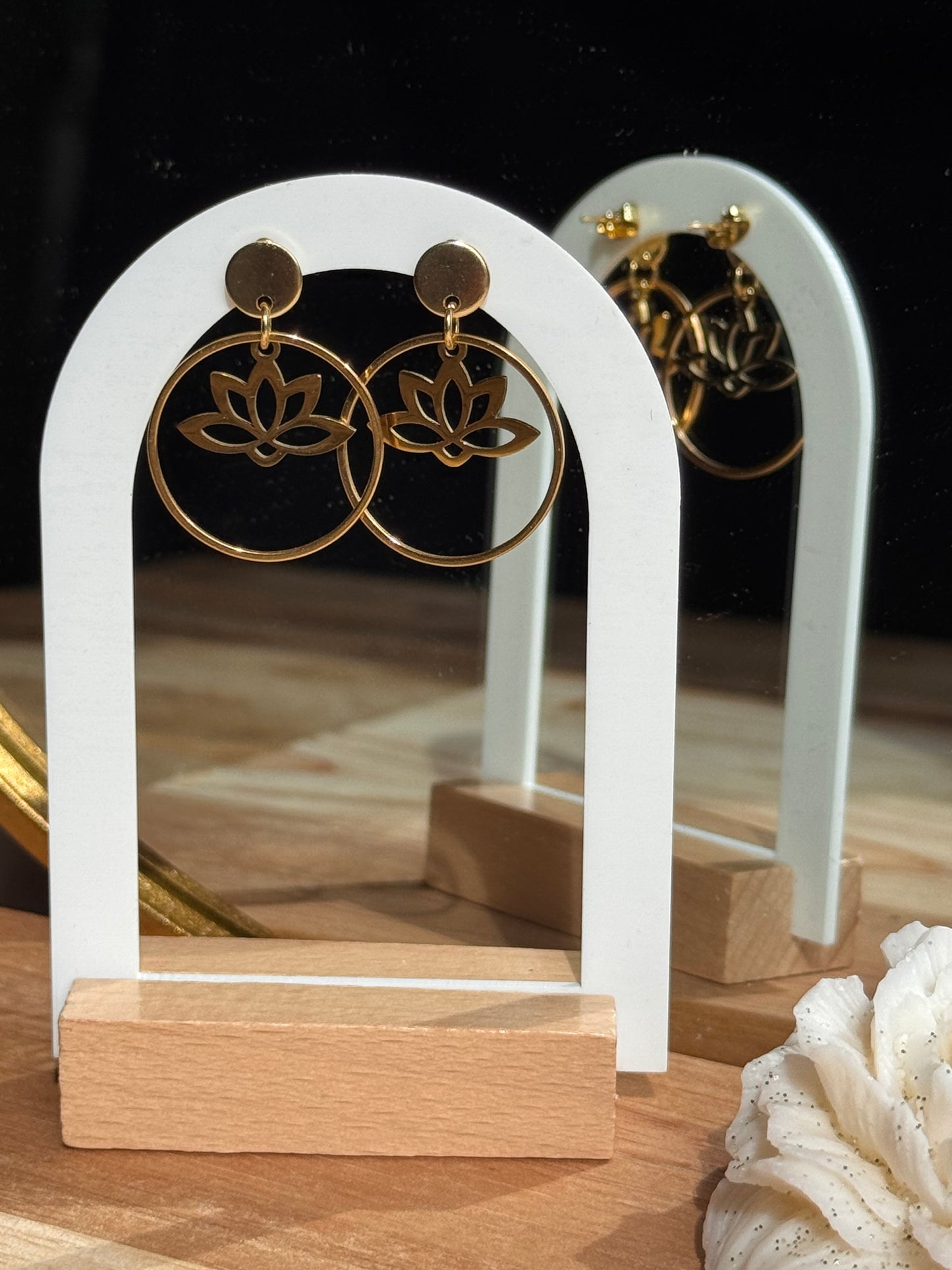 110. Boucles d'Oreilles Pendantes en Acier Inoxydable Doré - Cercle et fleur de lotus