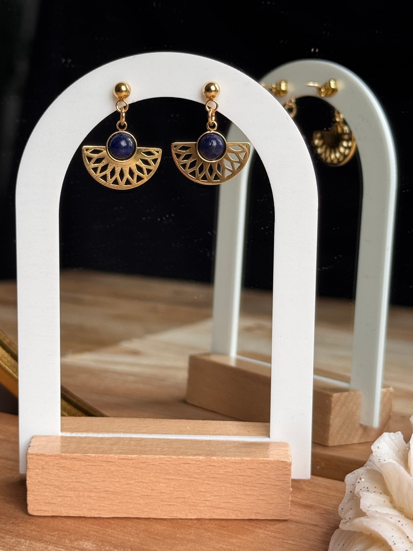 108. Boucles d'Oreilles Pendantes en Acier Inoxydable Doré - Perle de Lapis Lazuli et éventail doré