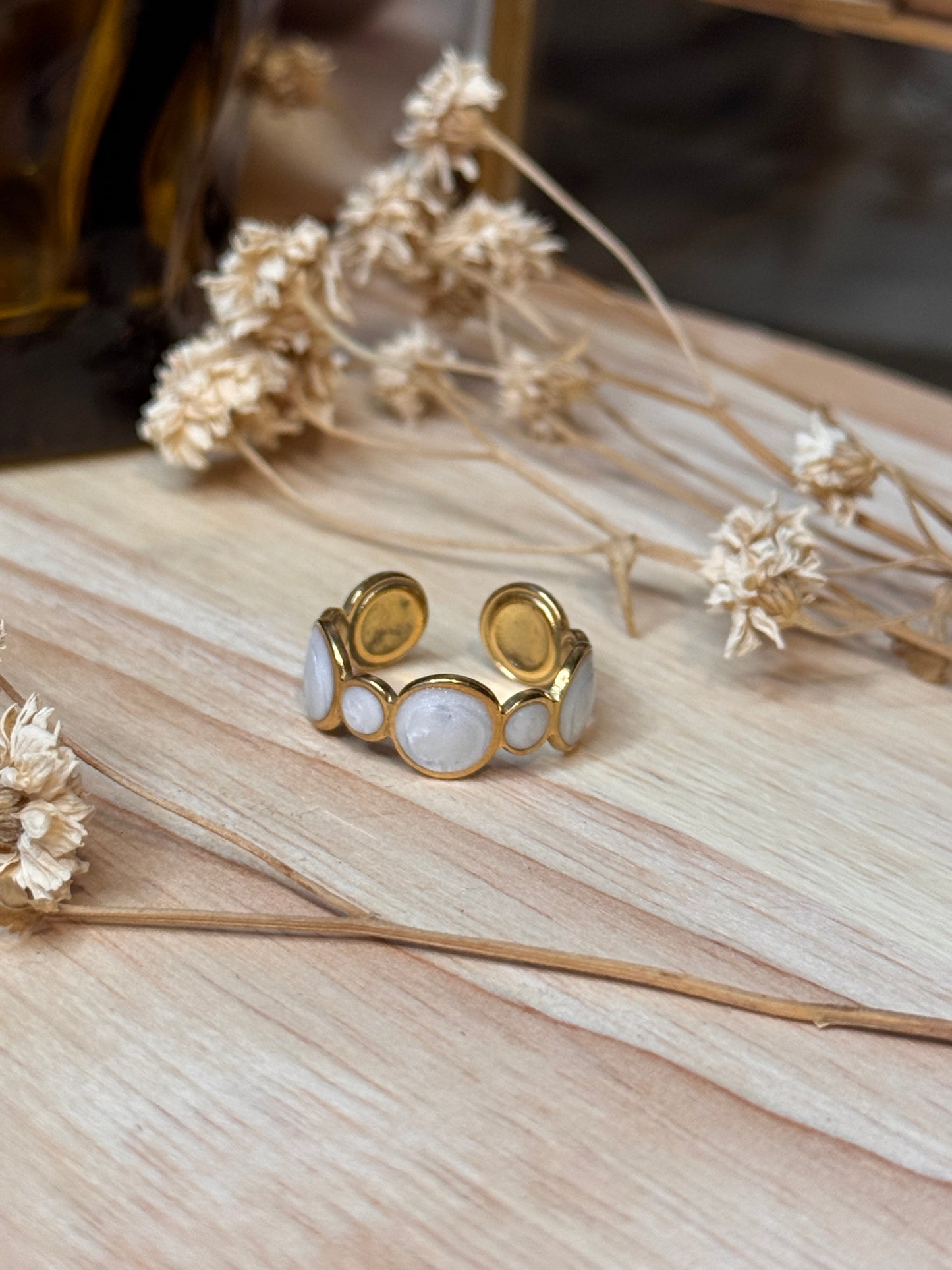 37. Cirlée - Bague Ajustable en Acier Inoxydable - Nacre Blanche – Motif Ronds Alternés