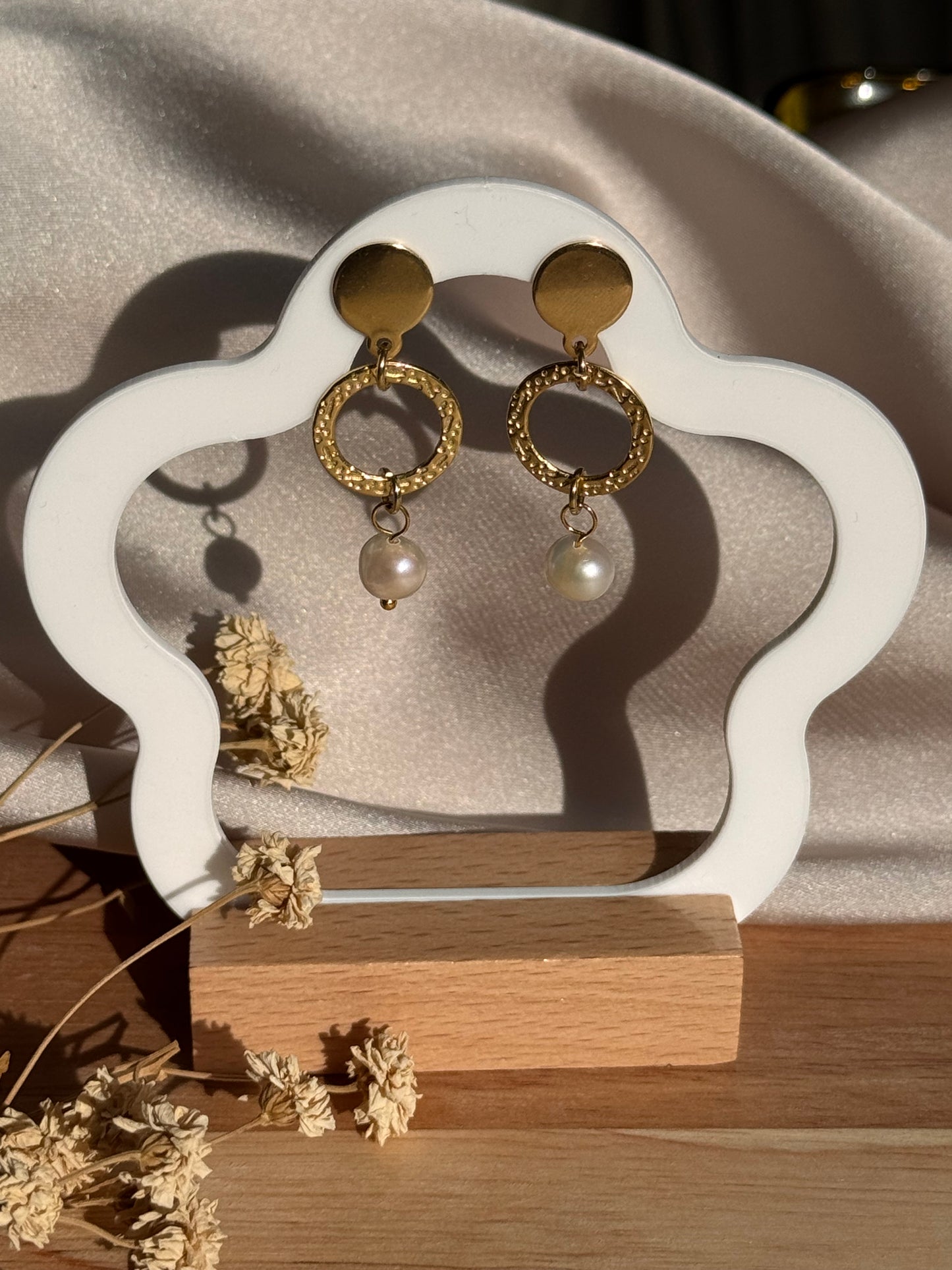 14. Orlena - Boucles d'Oreilles Pendantes en Acier Inoxydable - Rond Martelé et Perle