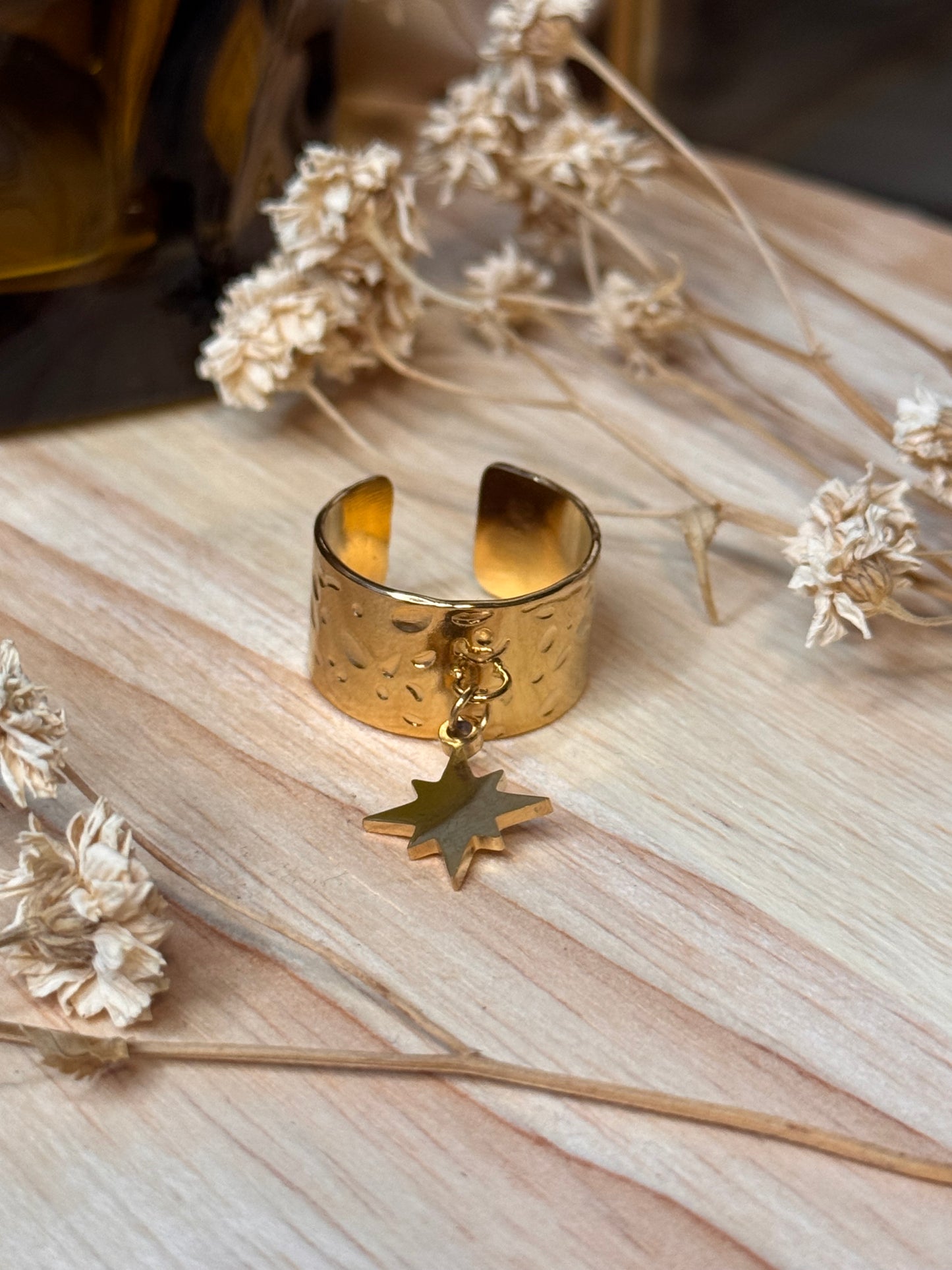 35. Stelléa - Bague Large texturée Ajustable en Acier Inoxydable – Breloque Étoile Scintillante