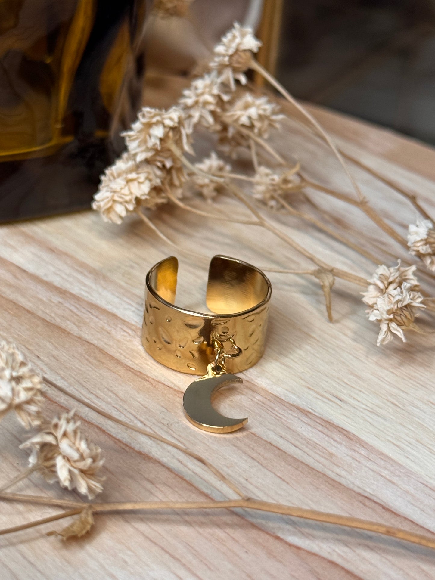 33. Lunara - Bague Ajustable en Acier Inoxydable Texturée avec Breloque Lune