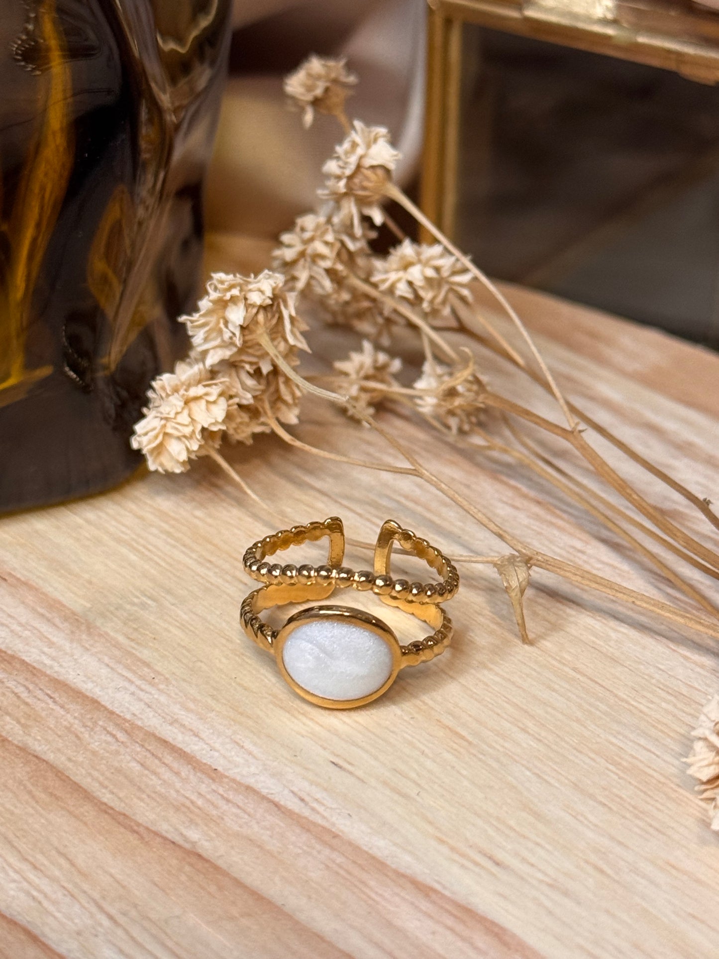 43. Lunéa - Bague Ajustable en Acier Inoxydable – Perles dorées & Nacre