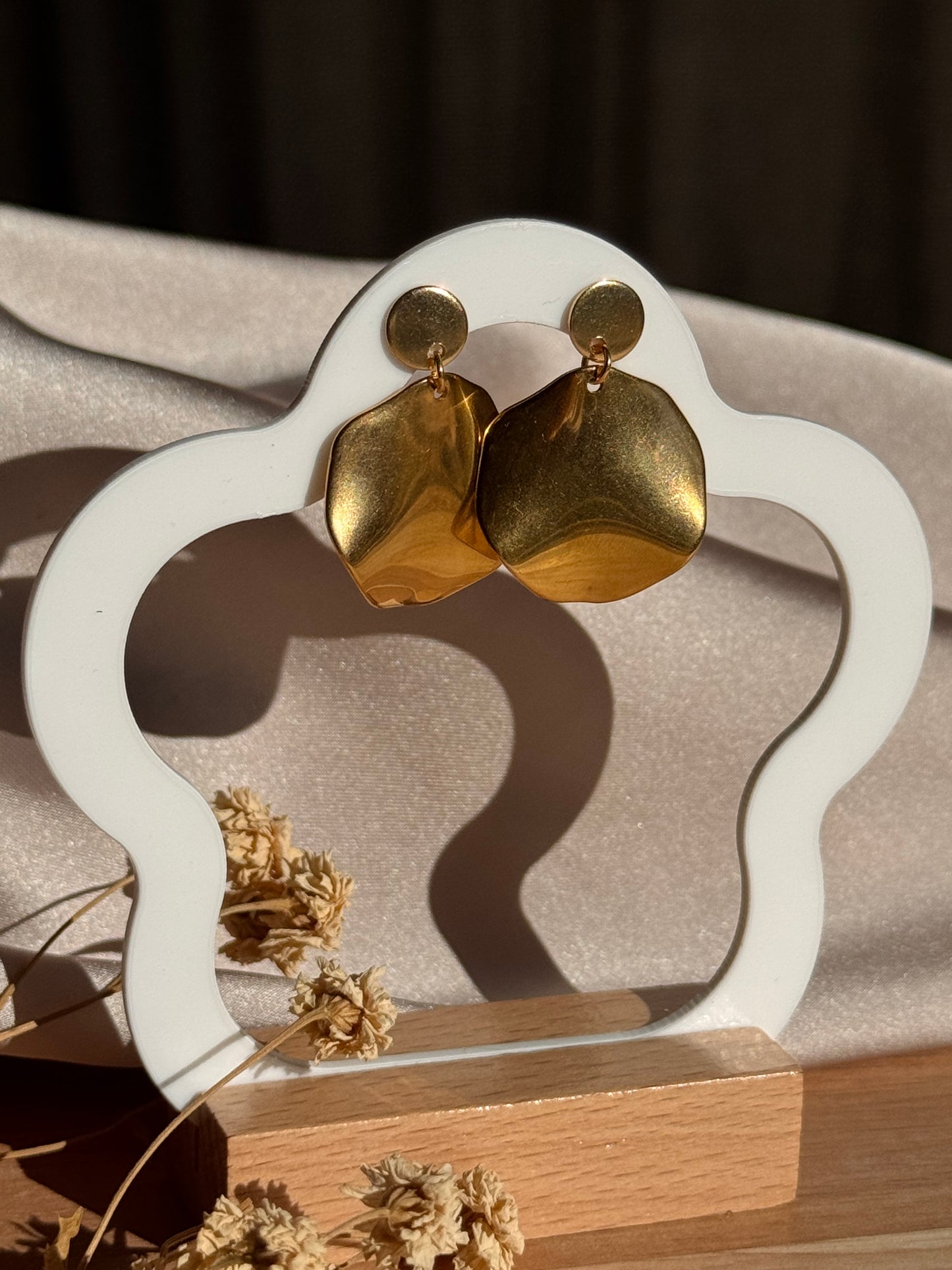 65. Relia - Boucles d'Oreilles Pendantes en Acier Inoxydable Doré Forme Ronde en Relief