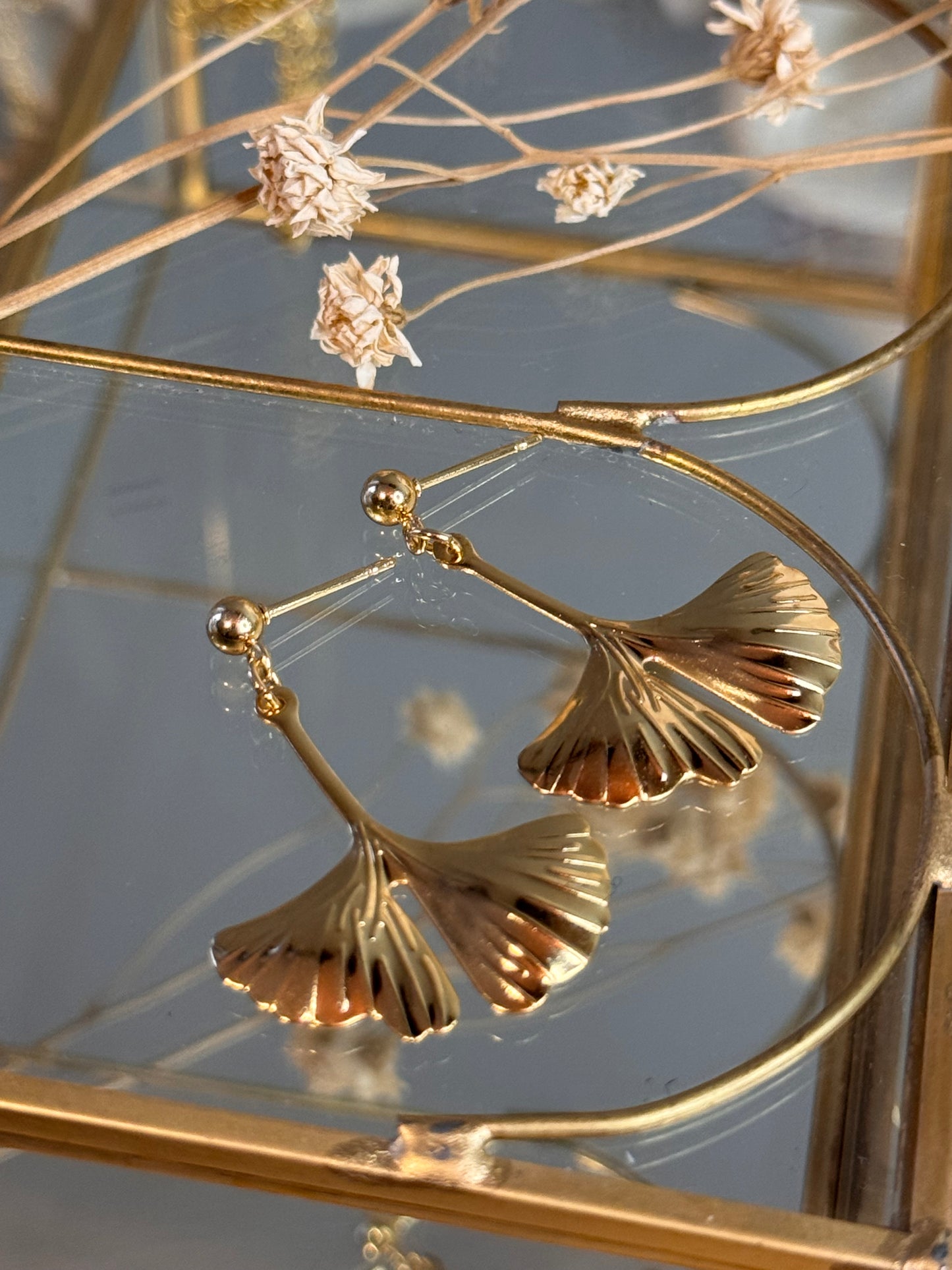 41. Ginkaya - Boucles d'Oreilles Pendantes en Acier Inoxydable Doré – Feuille de Ginkgo