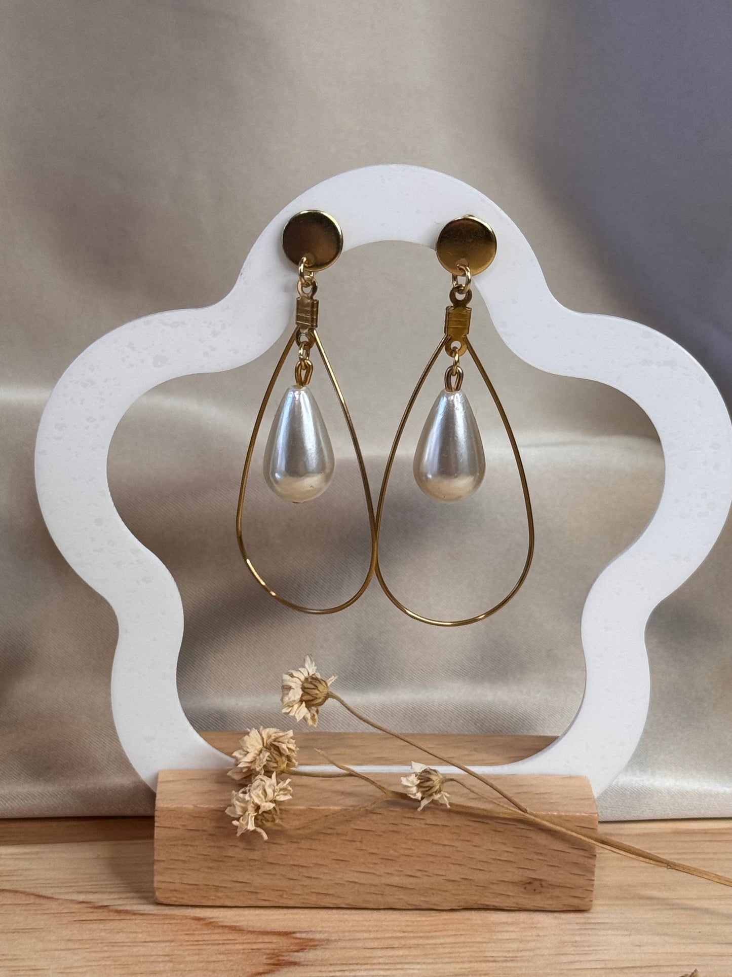 06.Luméa - Boucles d’Oreilles Pendantes en Acier Inoxydable Doré – Goutte Élégante et Perle