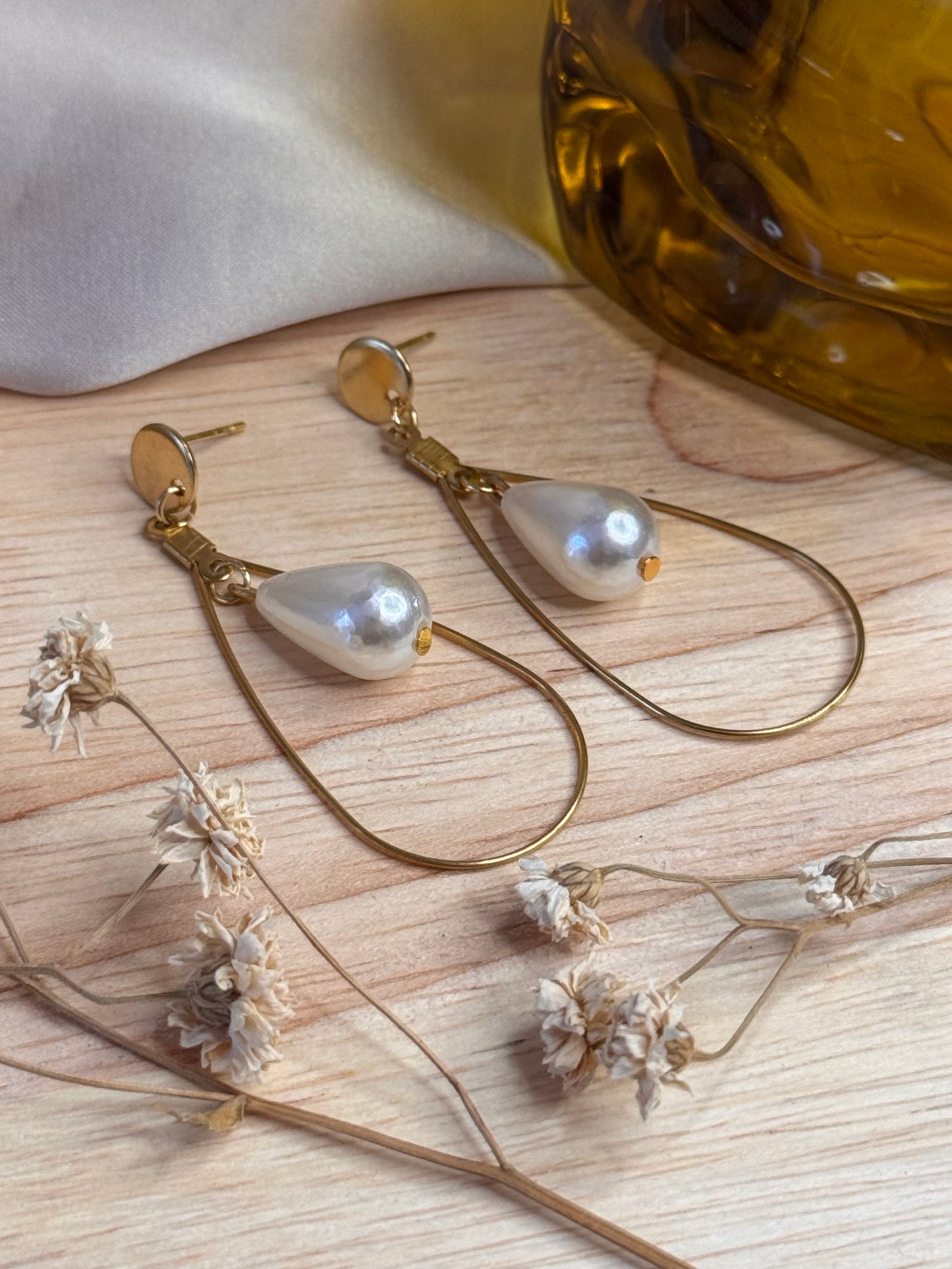 06.Luméa - Boucles d’Oreilles Pendantes en Acier Inoxydable Doré – Goutte Élégante et Perle