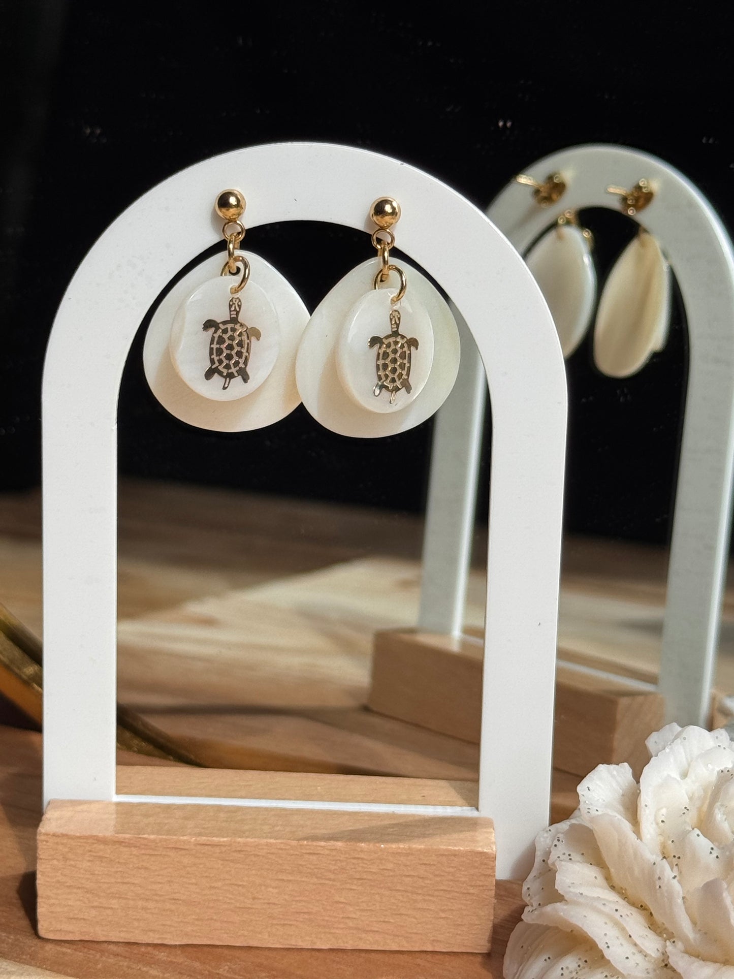 62. Boucles d'Oreilles Pendantes en Acier Inoxydable Doré - Nacre motif tortue