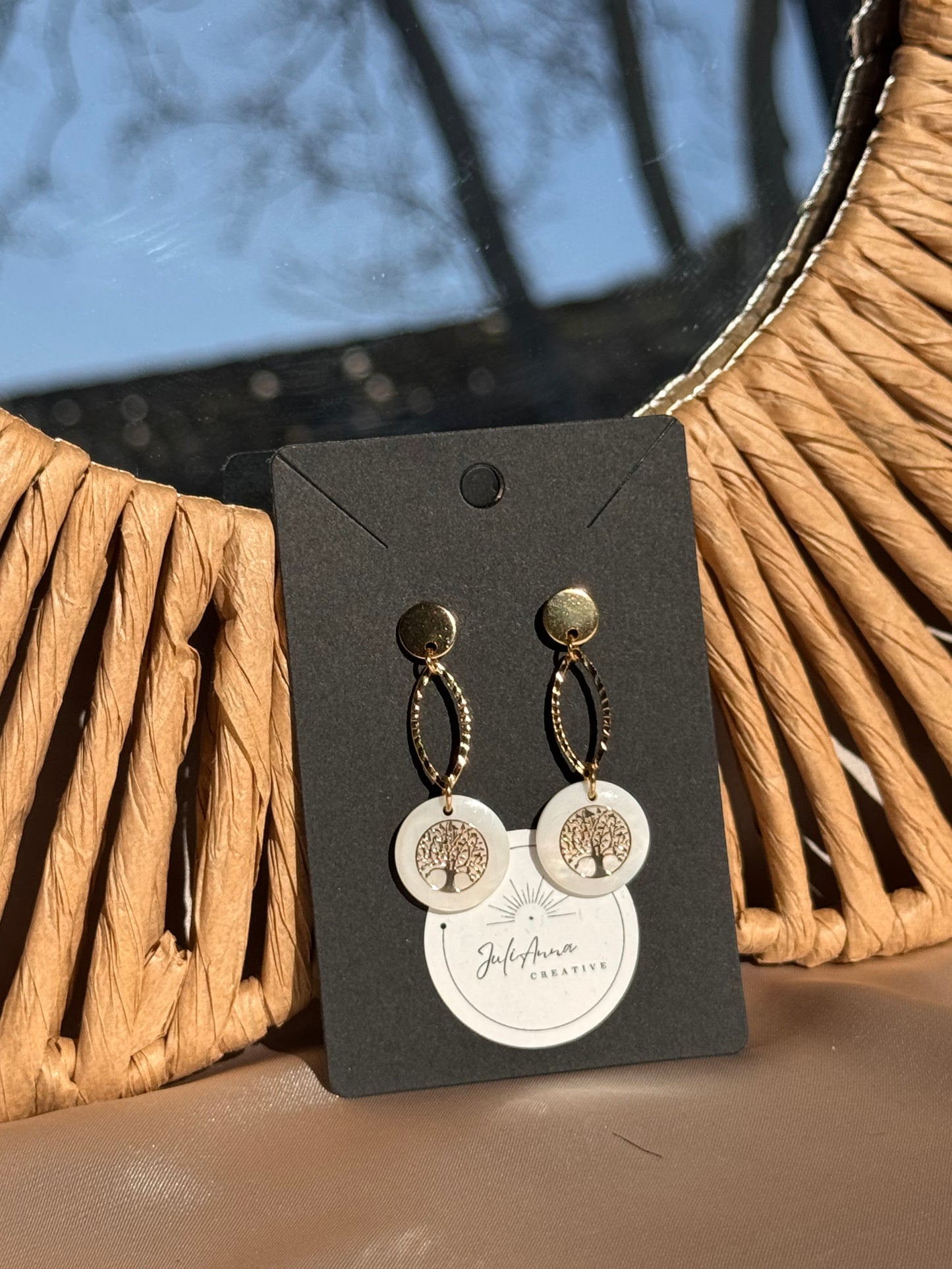 73. Boucles d'oreilles en acier inoxydable doré avec nacre et arbre de vie