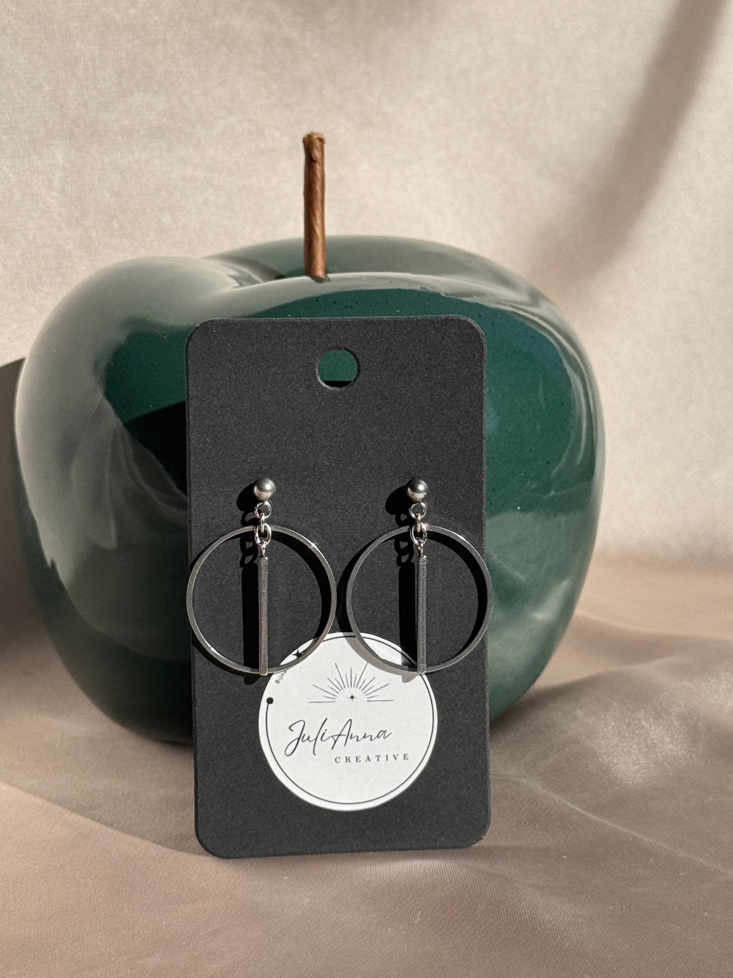 94. Boucles d'Oreilles Pendantes en Acier Inoxydable Argenté avec Cercle et Barre Verticale