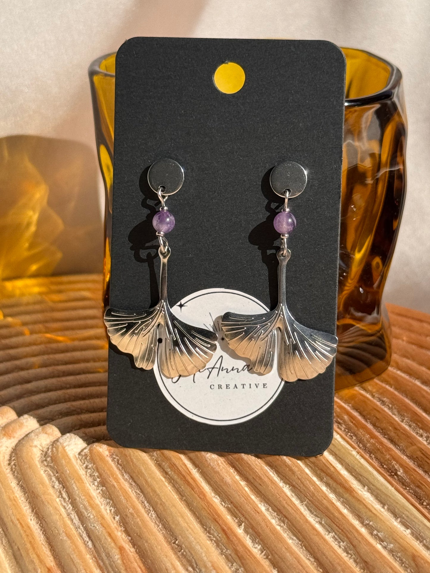 91. Boucles d'Oreilles Pendantes en Acier Inoxydable - Perle d'Améthyste et Feuille de Ginkgo