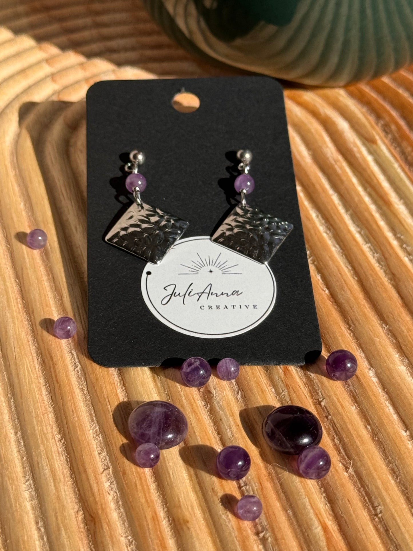 83 - Boucles d'Oreilles Pendantes en Acier Inoxydable argenté- Losange et perle naturelle Améthyste