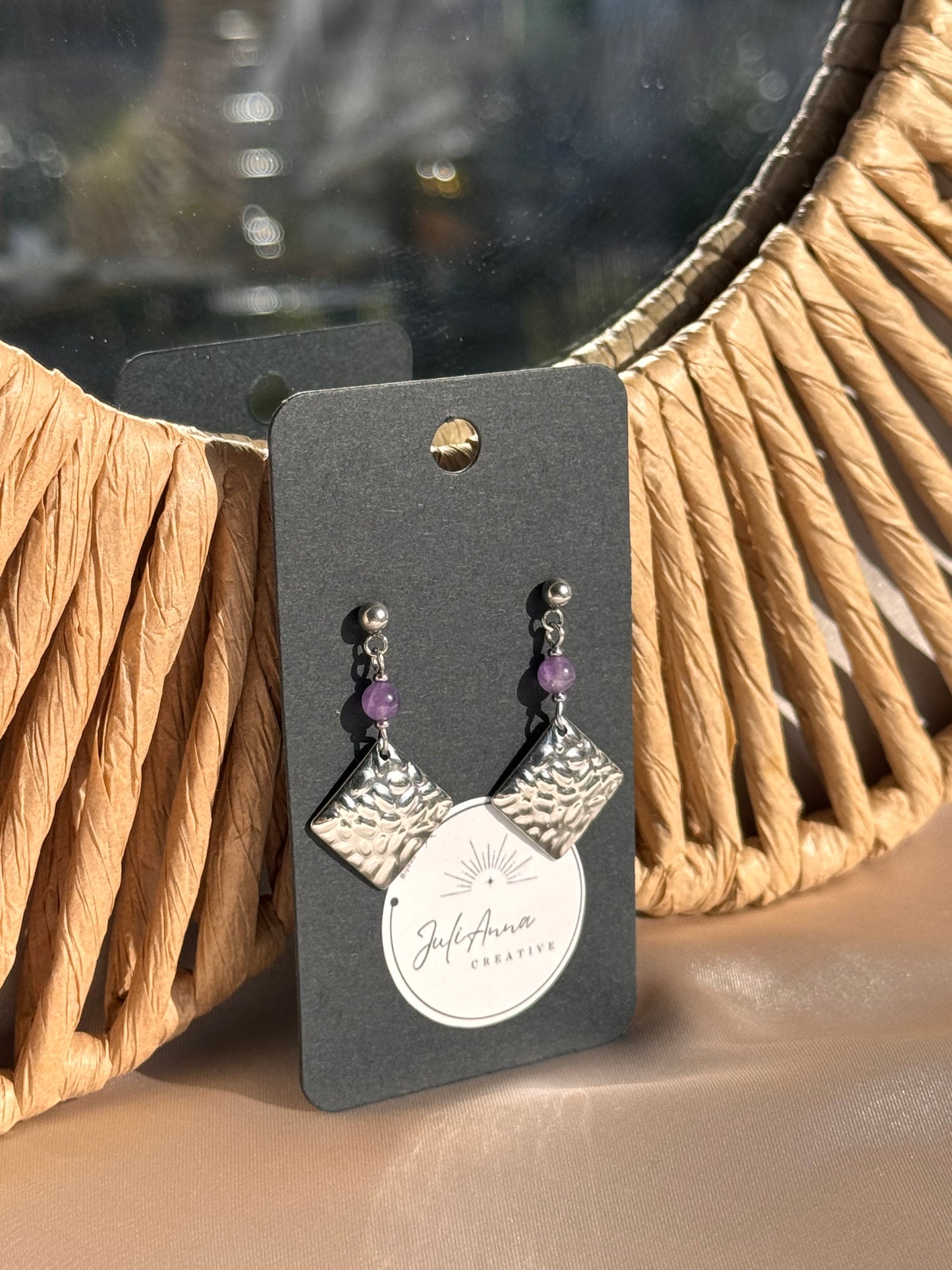 83 - Boucles d'Oreilles Pendantes en Acier Inoxydable argenté- Losange et perle naturelle Améthyste