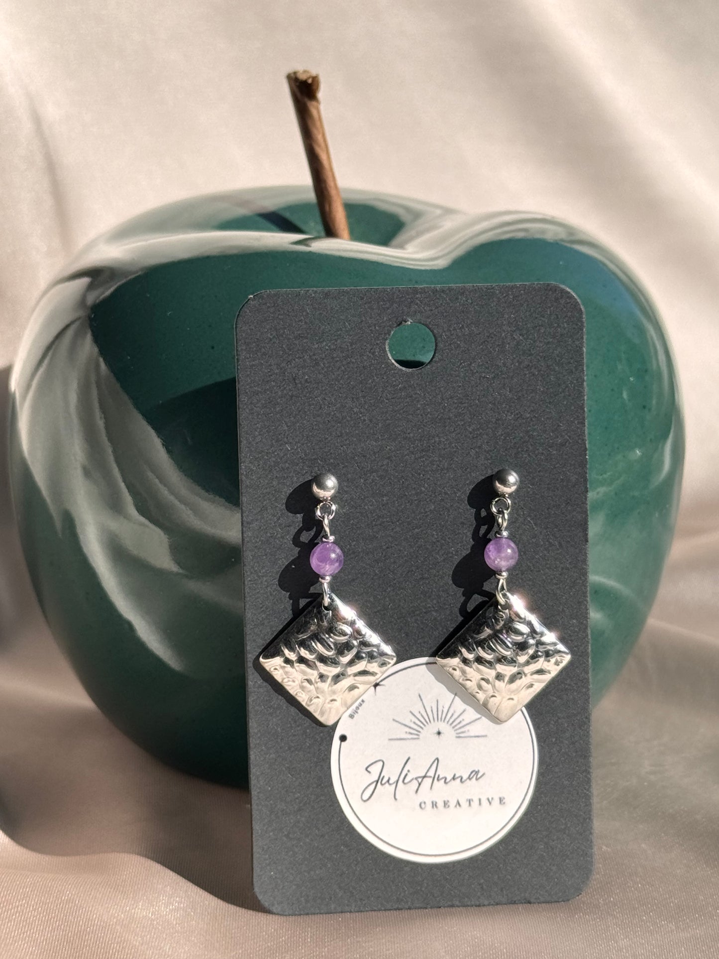 83 - Boucles d'Oreilles Pendantes en Acier Inoxydable argenté- Losange et perle naturelle Améthyste