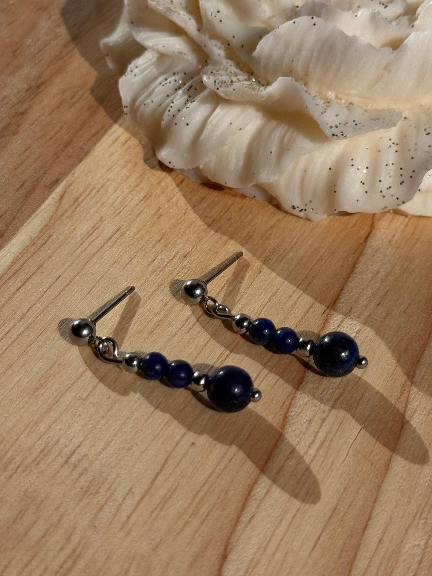 146. Azura - Boucles d'oreilles pendantes en acier inoxydable argenté perles naturelles Lapis Lazuli