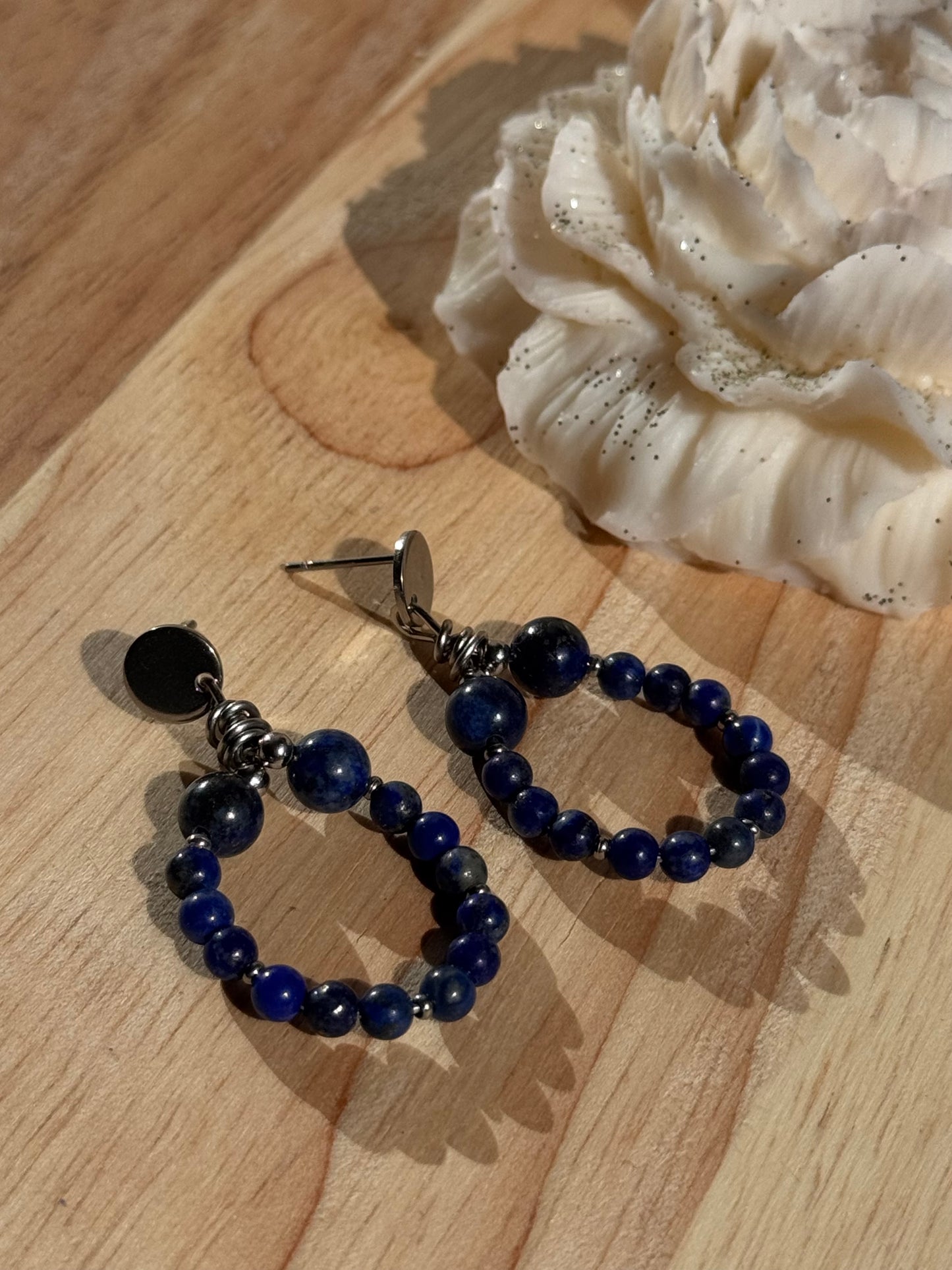 147. Azura - Boucles d'oreilles pendantes en acier inoxydable argenté perles naturelles Lapis Lazuli