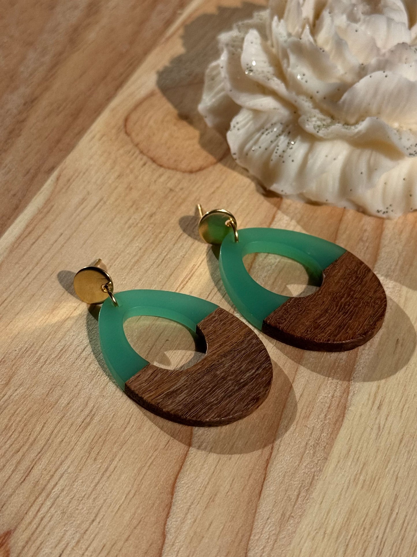 118. Riderwood vert - Boucles d'oreilles pendantes en acier inoxydable doré bois et résine