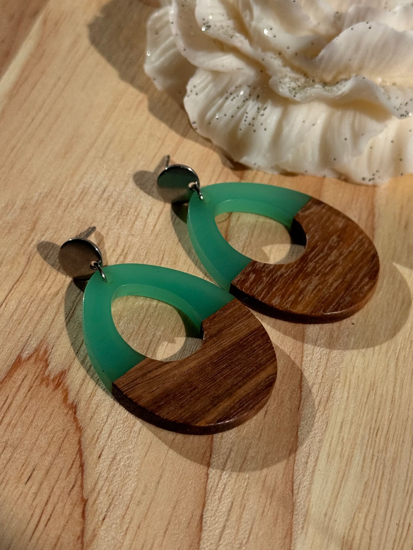 119. Riderwood vert - Boucles d'oreilles pendantes en acier inoxydable argenté bois et résine