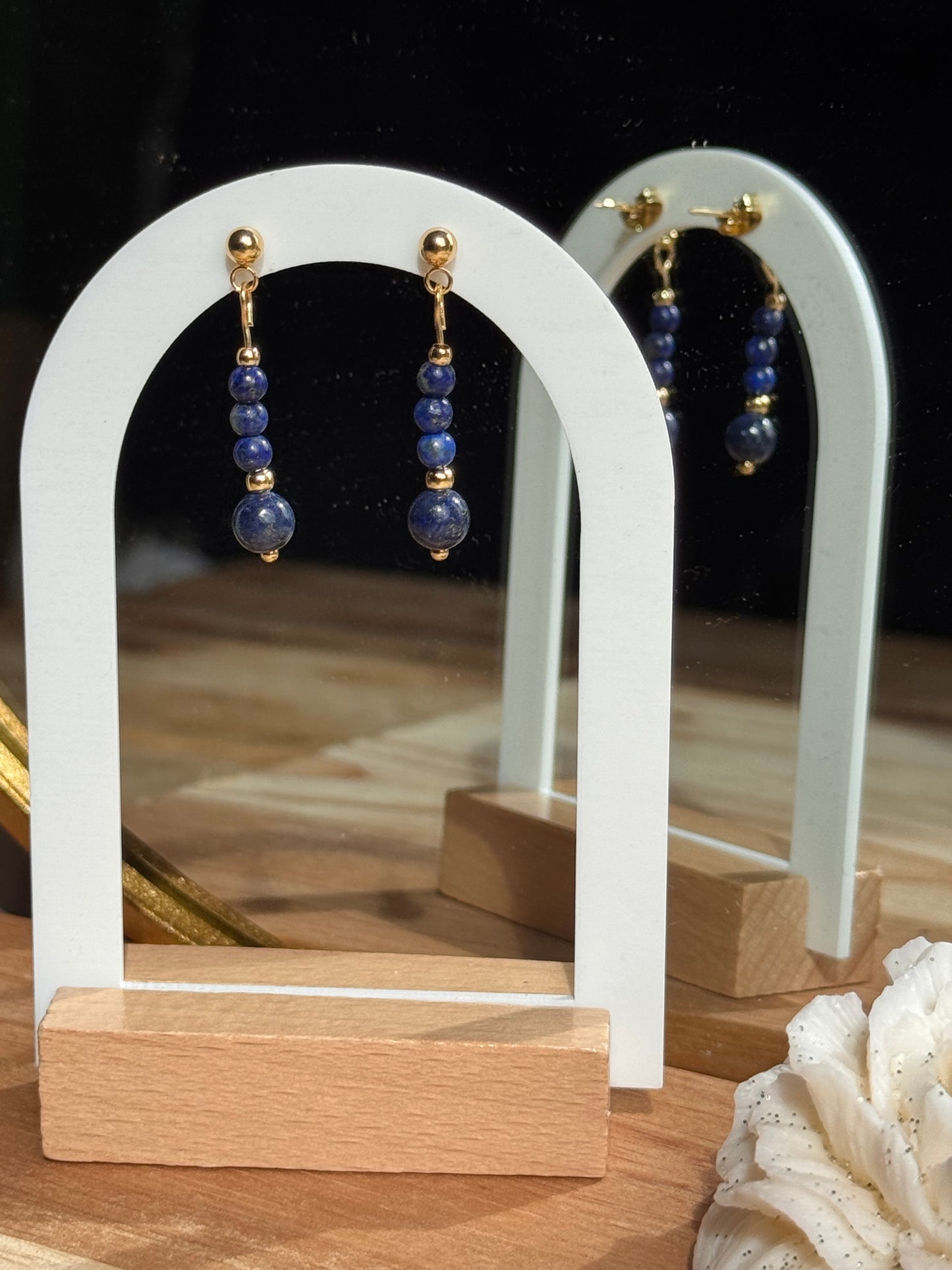 144. Azura - Boucles d'oreilles pendantes en acier inoxydable doré perles naturelles Lapis Lazuli