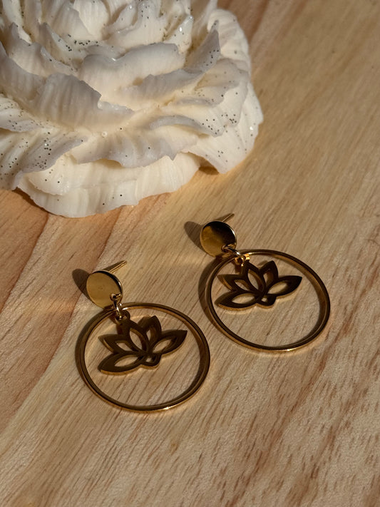 110.  Boucles d'Oreilles Pendantes en Acier Inoxydable Doré - Cercle et fleur de lotus
