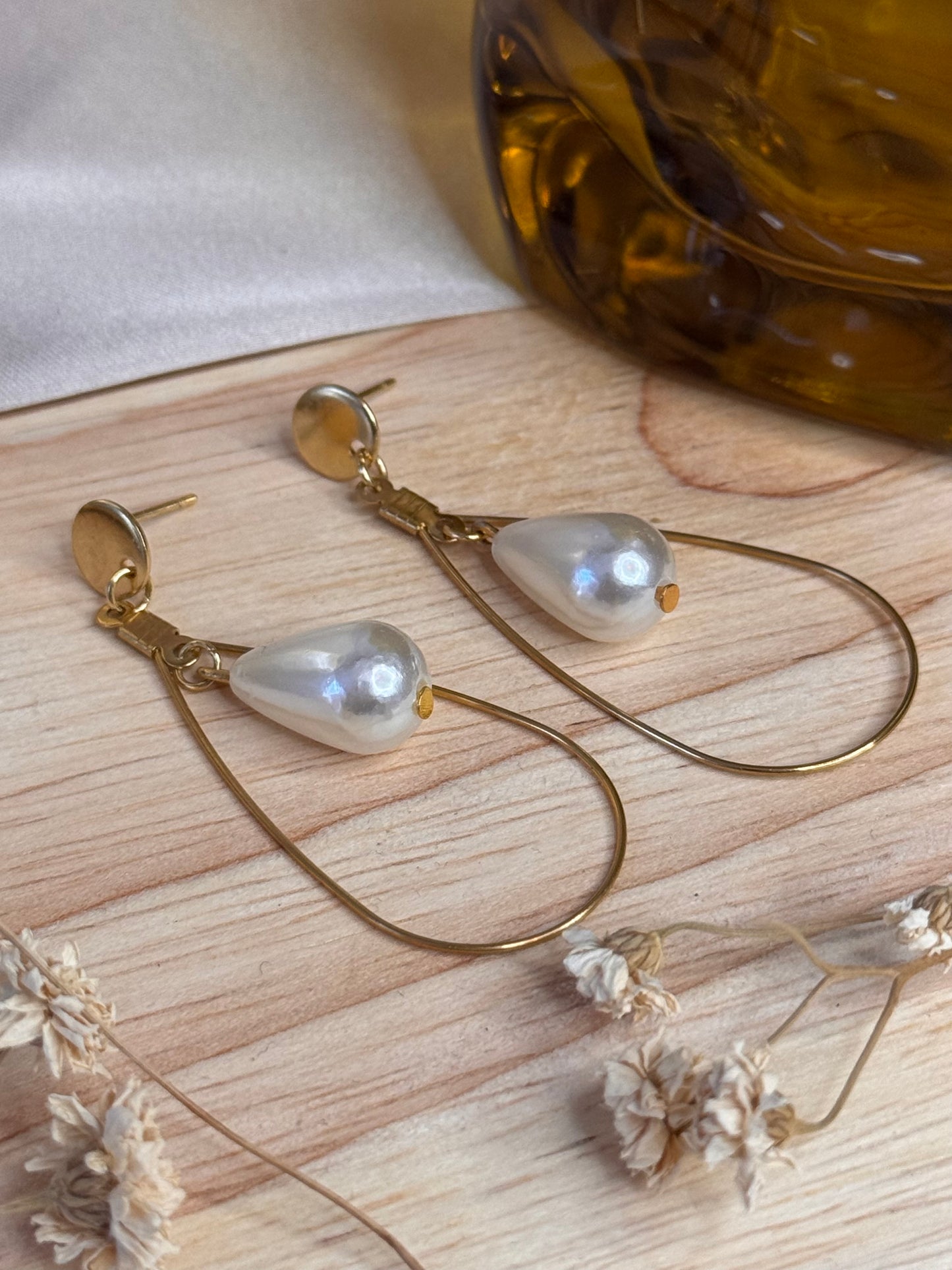 Luméa - Boucles d’Oreilles Pendantes en Acier Inoxydable Doré – Goutte Élégante et Perle