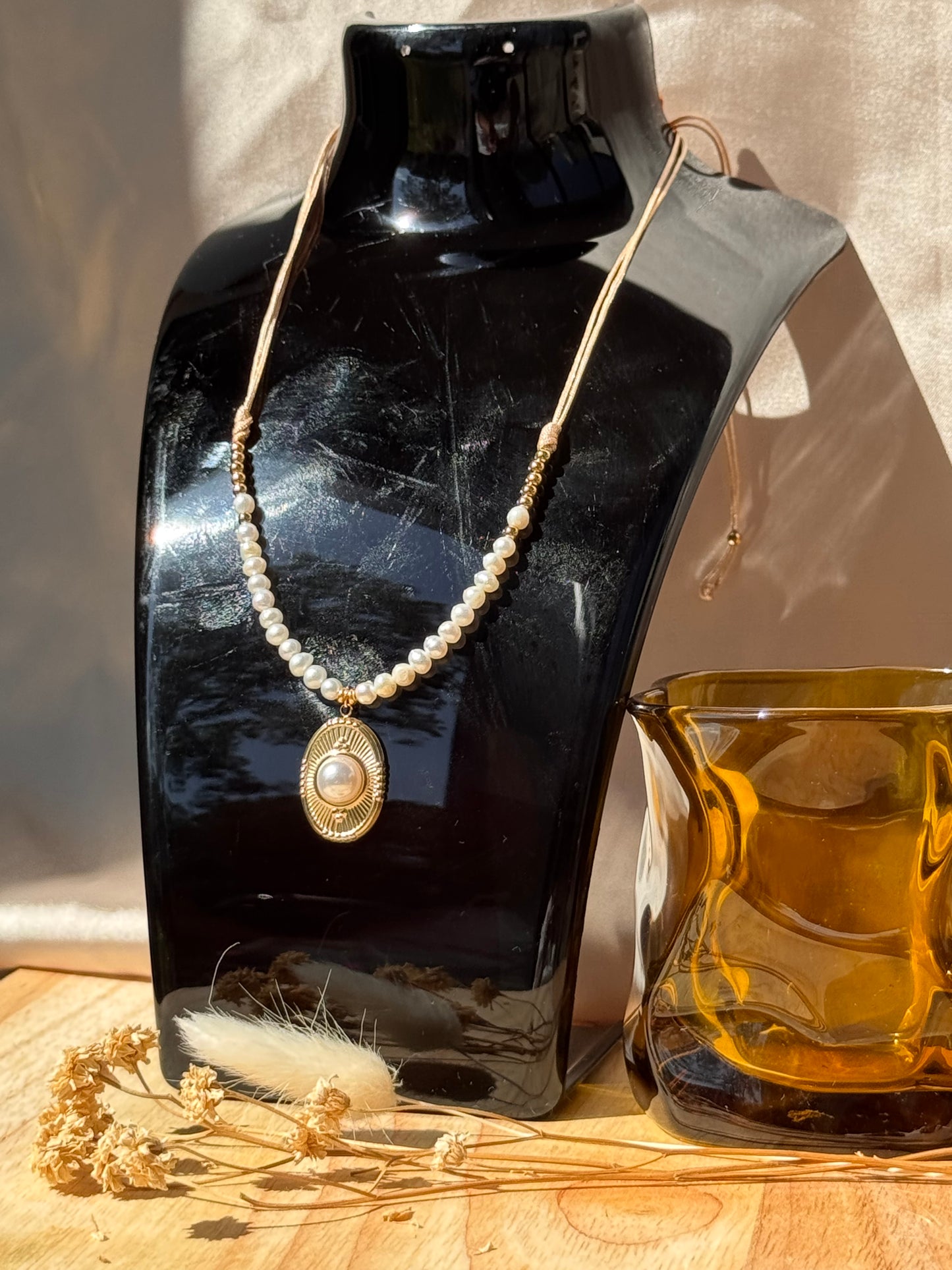 Collier perles et pendentif doré – Acier inoxydable & cordon ajustable