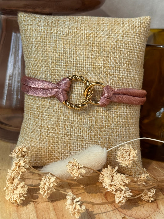 Bracelet Ruban Satin rose & Boucle Dorée en Acier Inoxydable – Élégance et Modernité