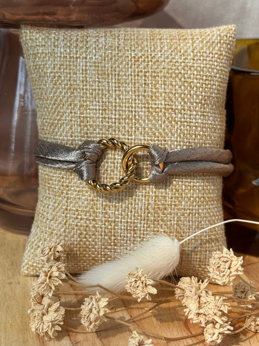 Bracelet Ruban Satin marron & Boucle Dorée en Acier Inoxydable – Élégance et Modernité