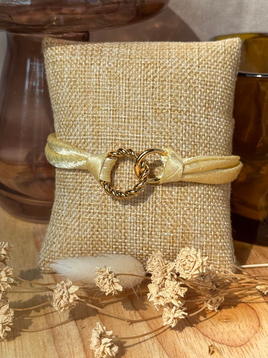 Bracelet Ruban Satin jaune & Boucle Dorée en Acier Inoxydable – Élégance et Modernité