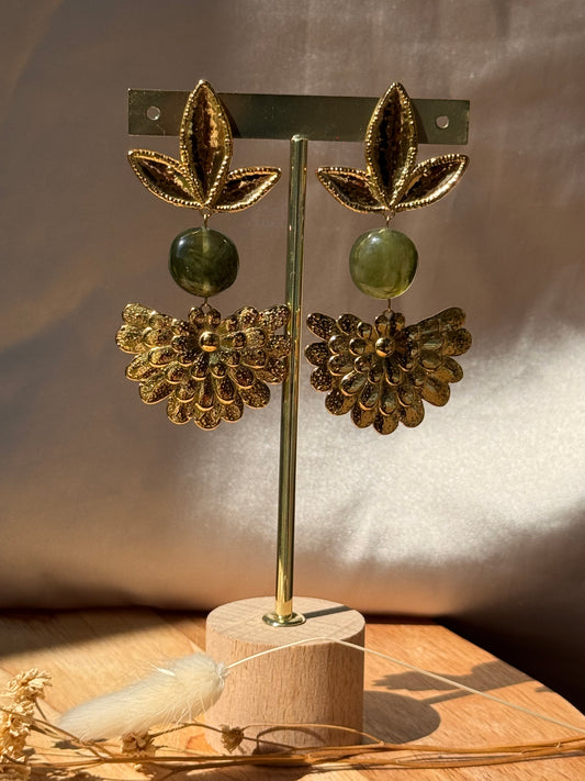 Boucles d’Oreilles Fleur Dorée & Pierre Verte – Acier Inoxydable