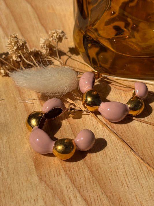 Boucles d’oreilles créoles dorées et rose poudré – Acier inoxydable élégante
