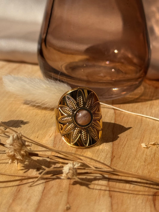 Bague "Soleil Rosée" – Acier inoxydable doré & pierre rose-beige