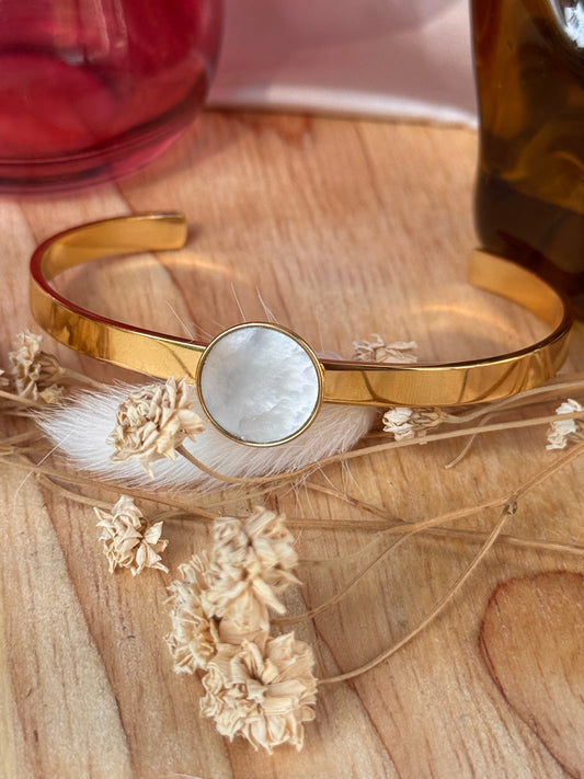 Bracelet jonc en acier inoxydable doré et nacre – Élégance intemporelle