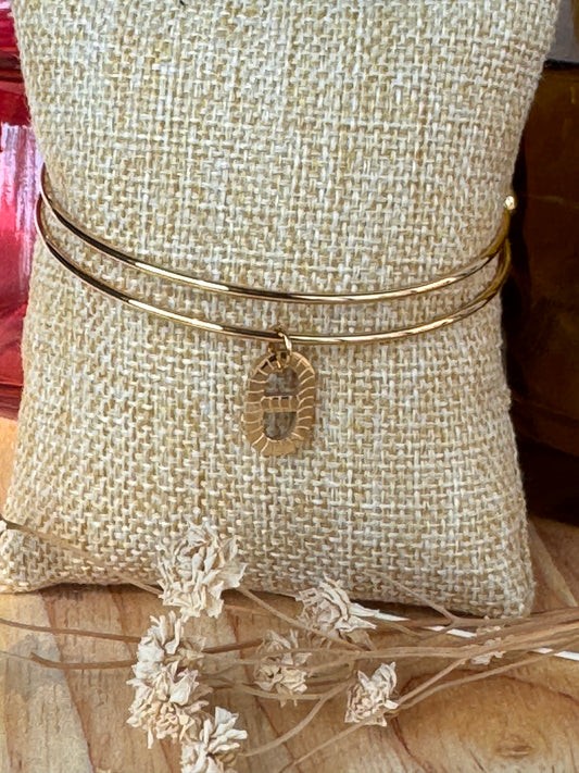 Bracelet double jonc en acier inoxydable doré avec pendentif – Chic & raffiné
