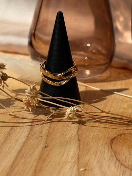 Bague ajustable dorée en acier inoxydable – Design moderne entrelacé
