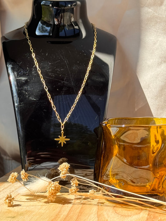 Collier étoile dorée en acier inoxydable