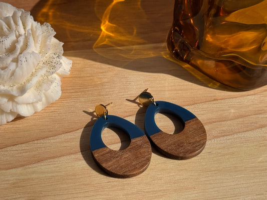 116. Riderwood bleu - Boucles d'oreilles pendantes en acier inoxydable doré bois et résine