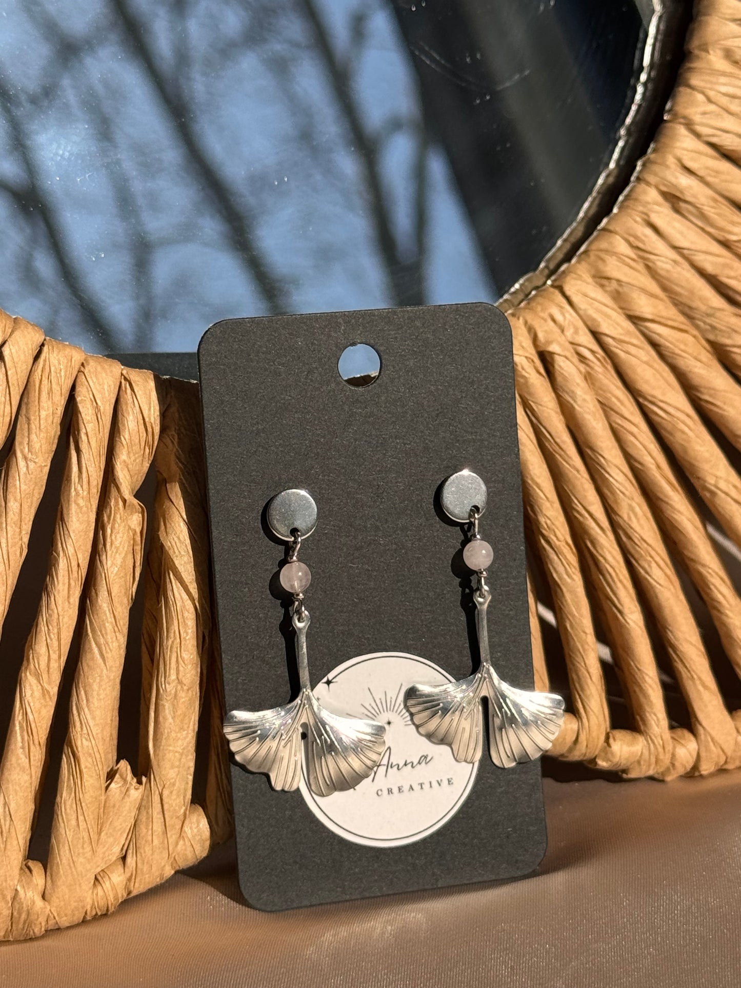89. Ginkgora - Boucles d'Oreilles Pendantes en Acier Inoxydable - Perle Quartz rose et Feuille de Ginkgo