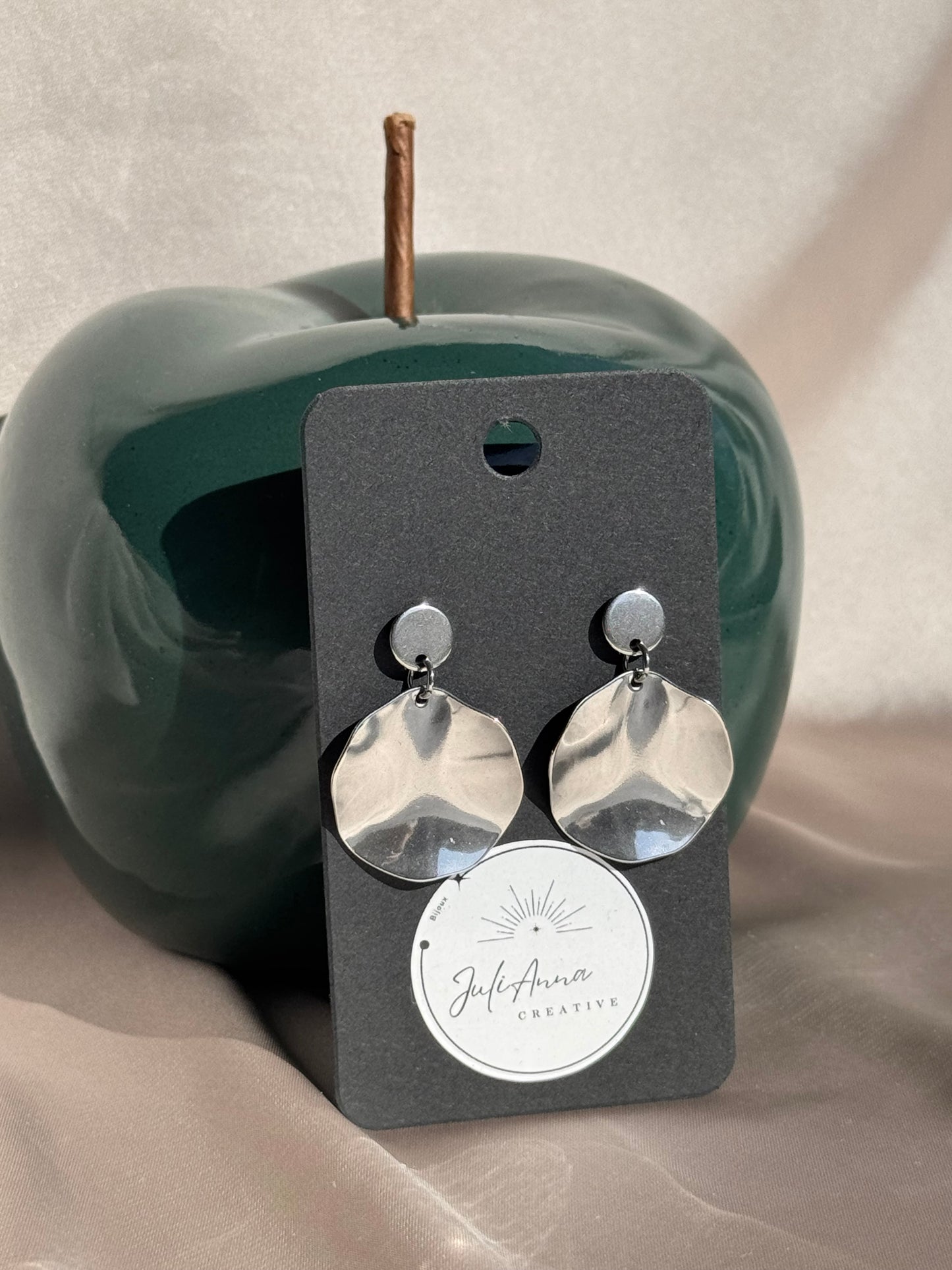 87. Boucles d'Oreilles Pendantes en Acier Inoxydable Argenté Forme Ronde en Relief
