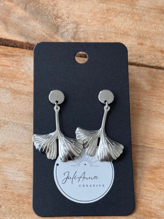 104. Boucles d'Oreilles Pendantes en Acier Inoxydable Argenté – Feuille de Ginkgo